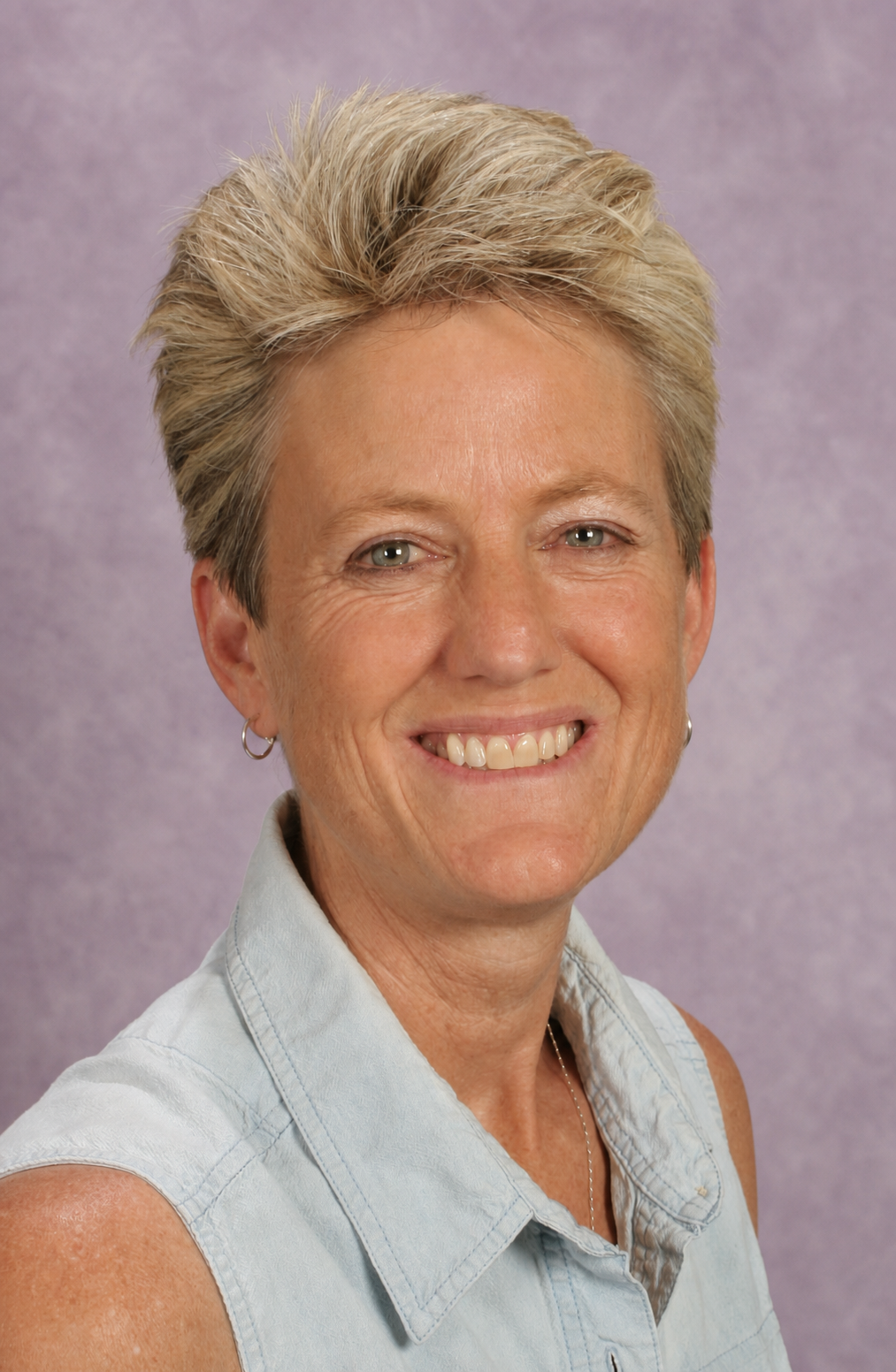 Portrait of Hannah Rothlin against a subtle lavender background