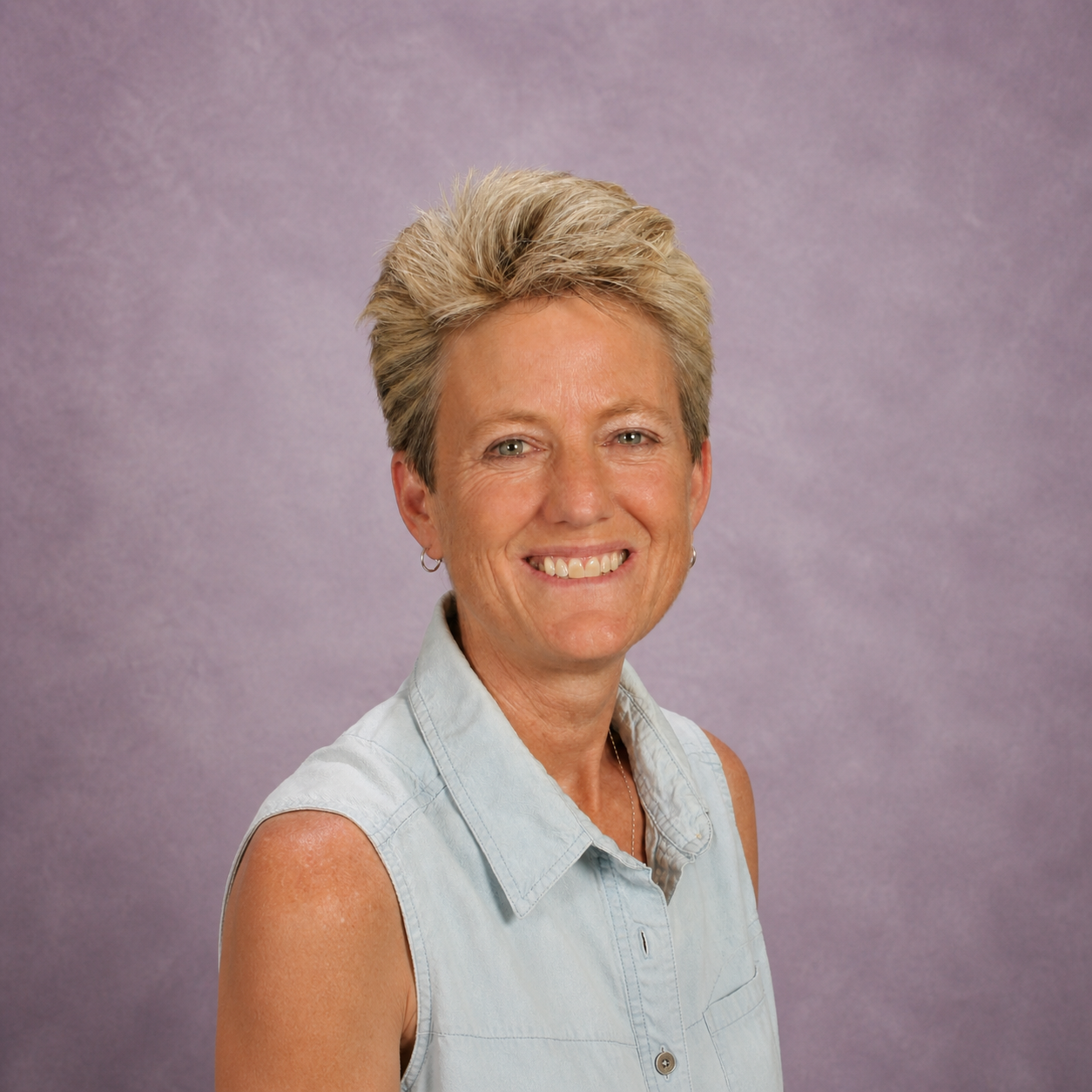 Portrait of Hannah Rothlin against a subtle lavender background